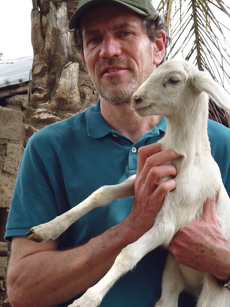 Veterinarian and lamb Togo JB Hanon